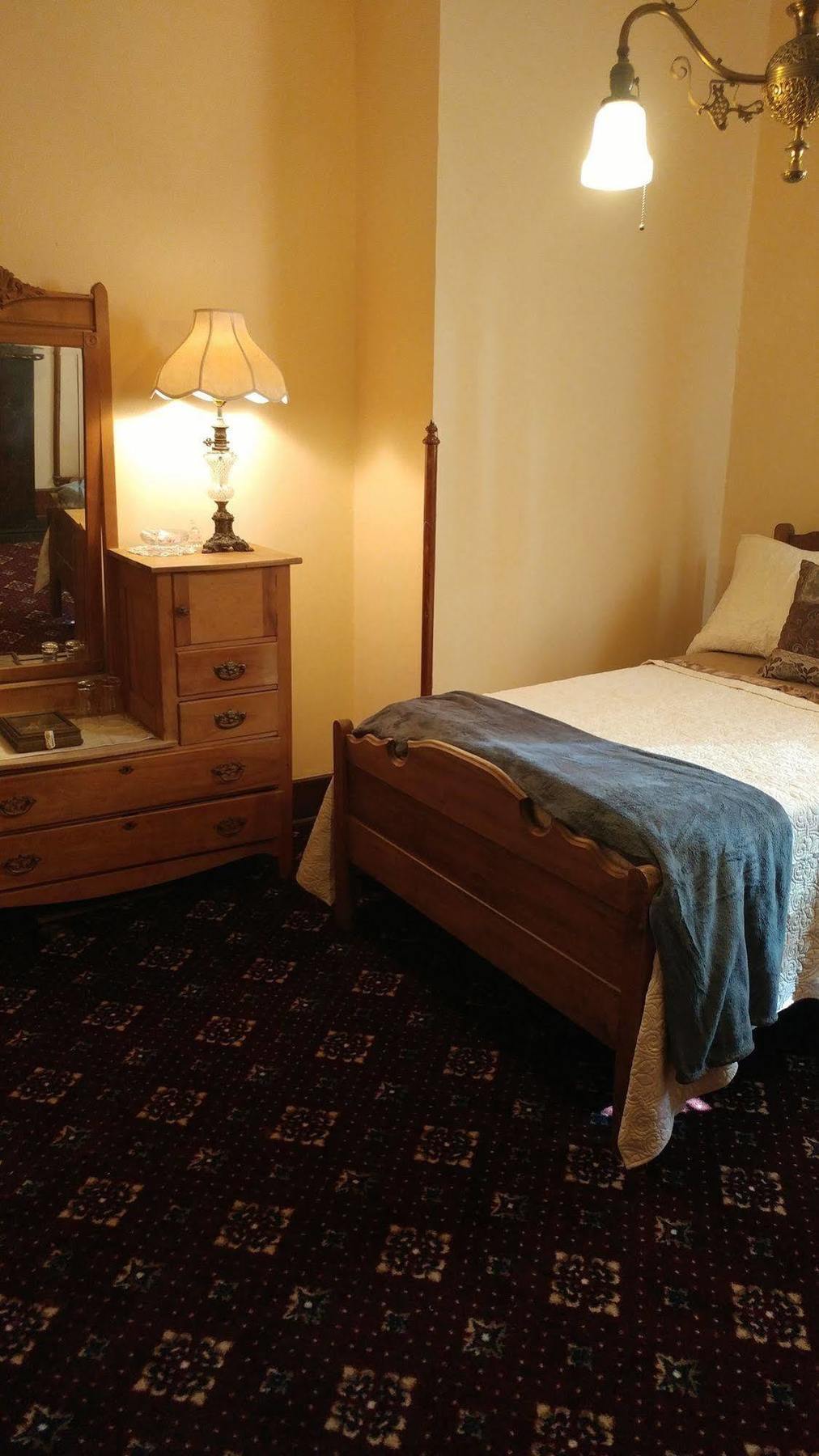 The Mitchell House Bed And Breakfast Circleville Екстер'єр фото